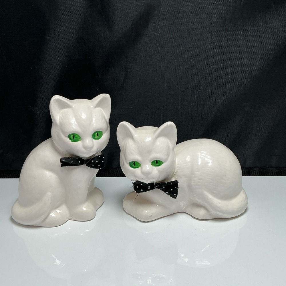 Vtg 90s Artmark Ceramic White Cat Green Eyes Bow Tie Figurines‎ Lot Of 2